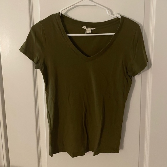 Women’s Forever 21 Green VNeck Shirt. Size S - Picture 1 of 3